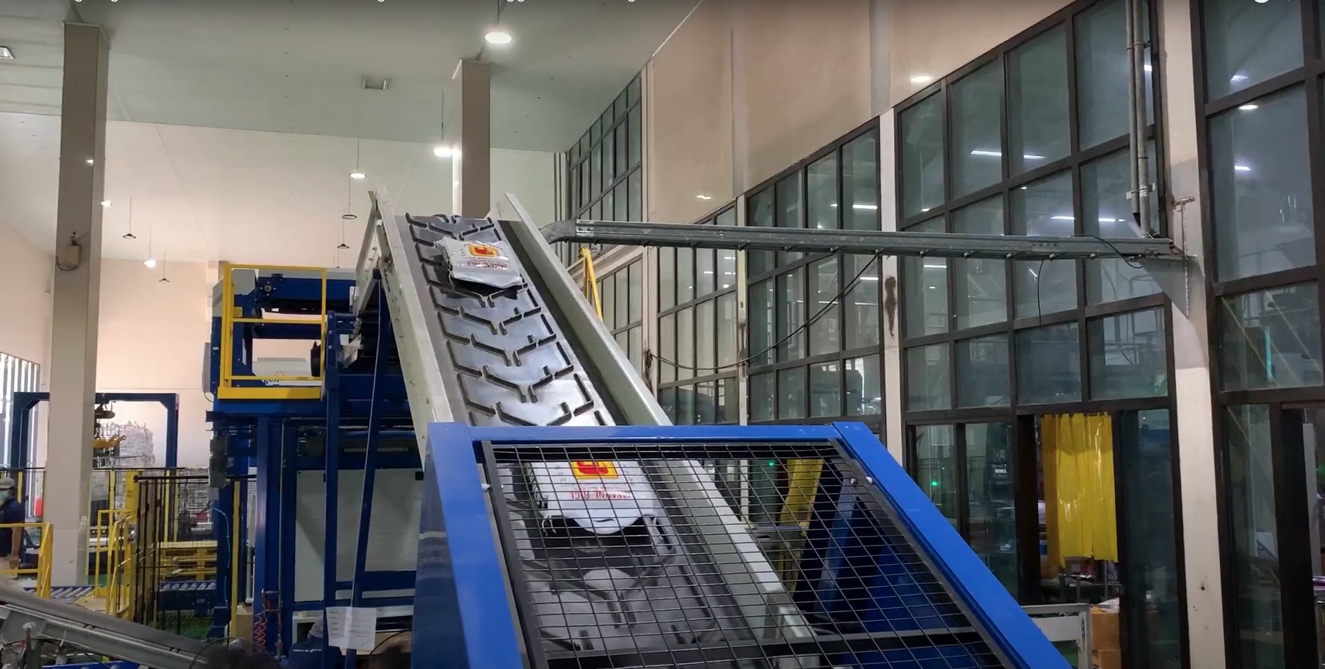 Wrapping machine - rice palletizing, Verbruggen