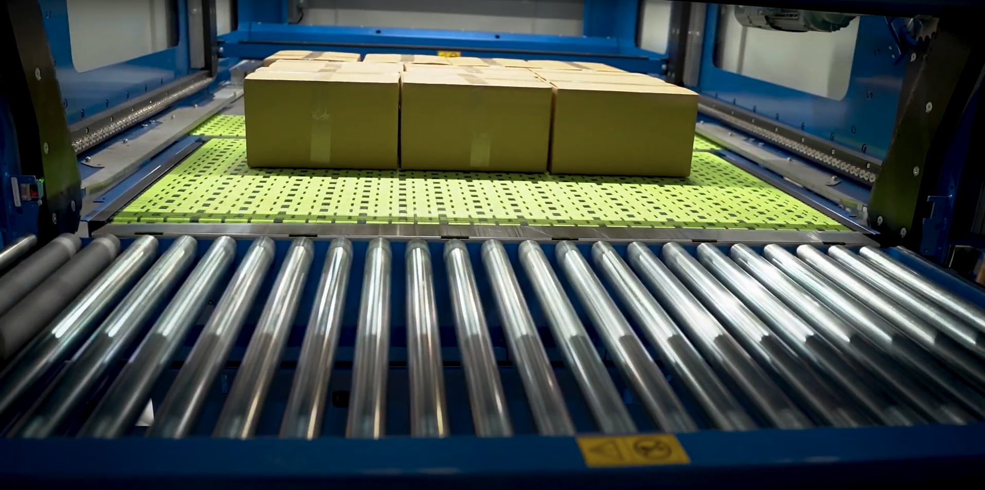 Manipulator in action: Stacking boxes